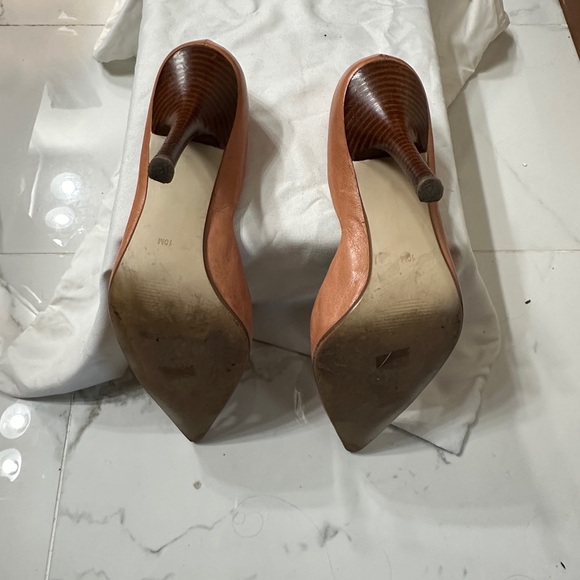 Guess 4” pump. Light pink, leather upper, wood heel. Size 10 - Picture 3 of 4